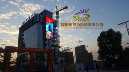 德阳DJ台酒吧LED设计与高清背景屏、异形屏创新应用